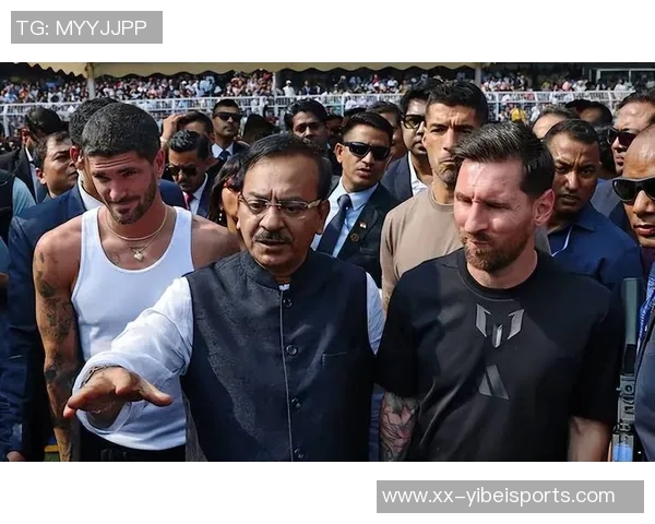 梅西训练引发球迷热潮自带便当混入场地成热议话题